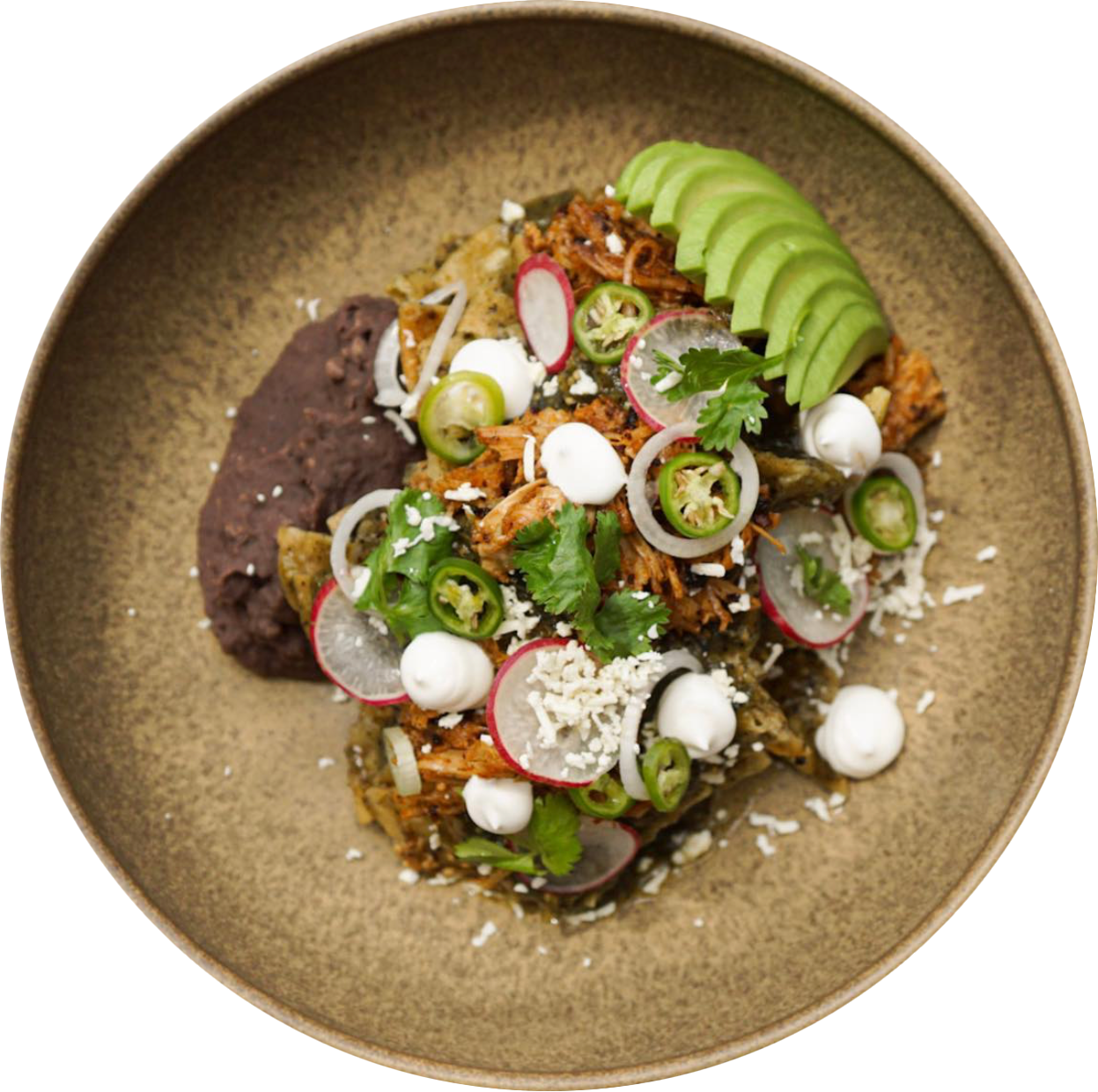 Imagen de chilaquiles con aguacate y frijoles