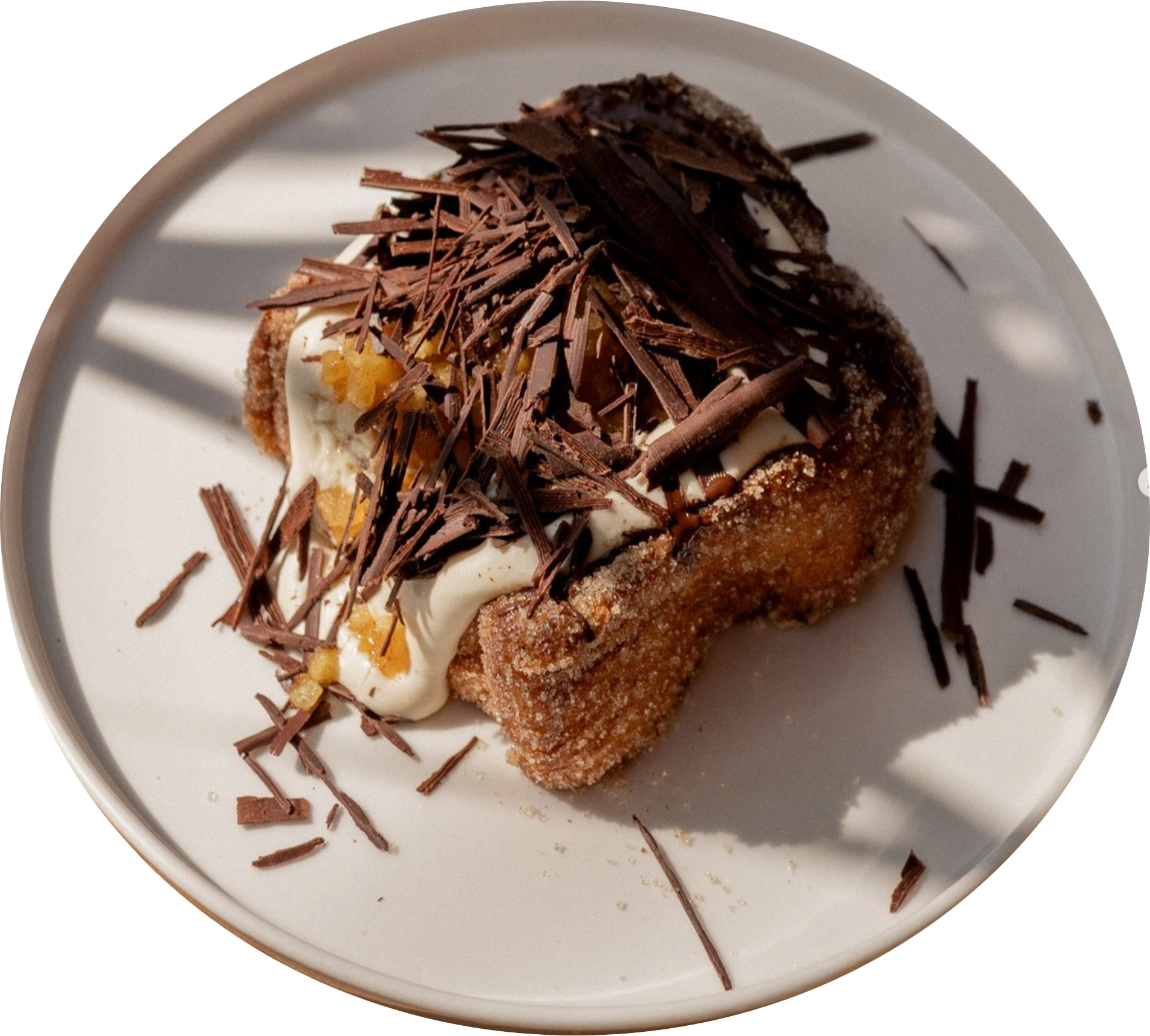 Imagen de una french toast con ralladura de chocolate